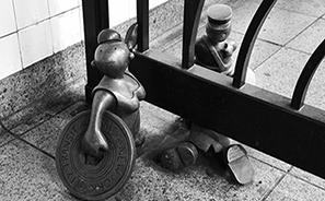 Subway Token Figures : Art : Subway : New York : Tom Otterness : Personal Photo Projects : Photos : Richard Moore : Photographer